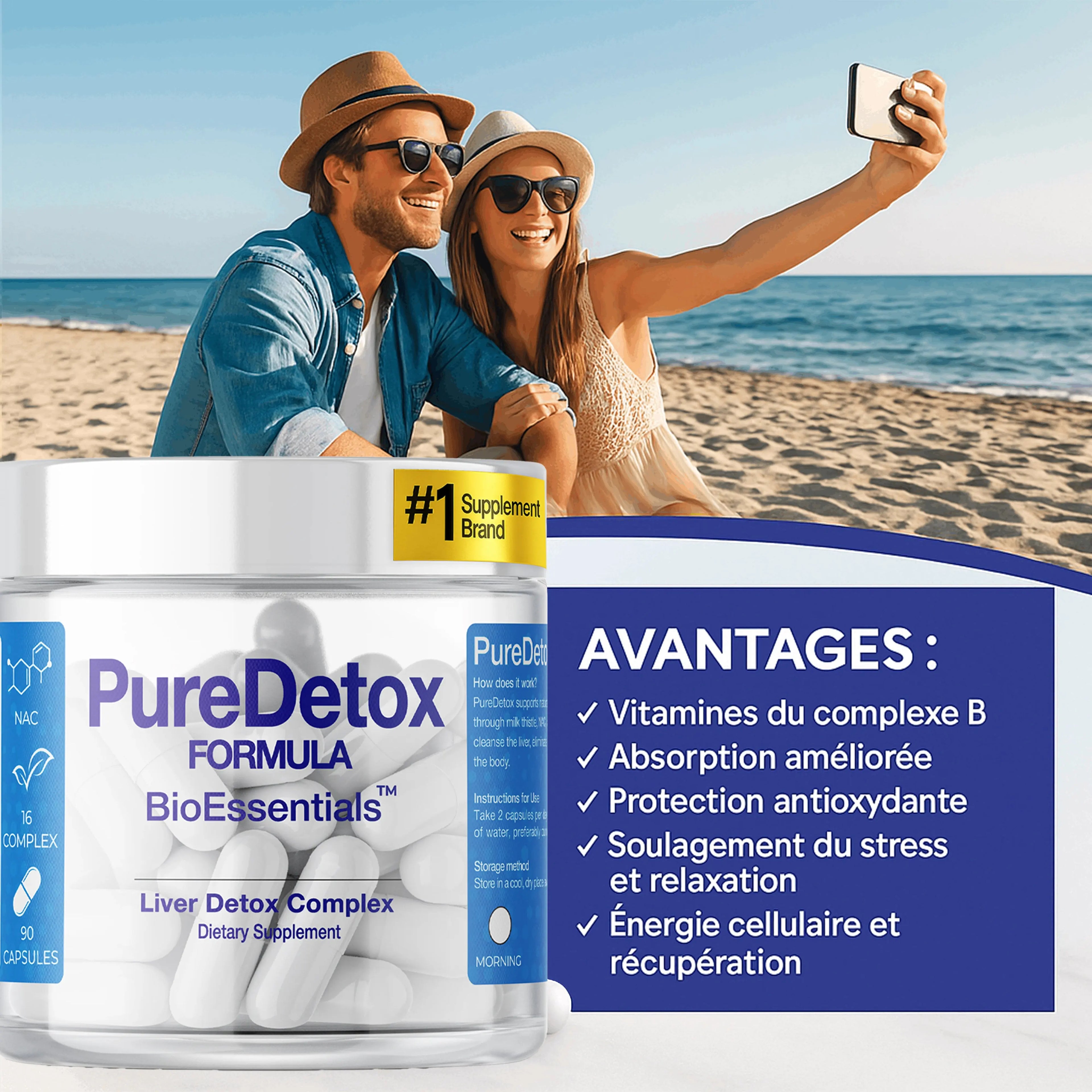Couple taking a selfie on the beach with PureDetox Formula liver detox supplement, benefits listed in French.
